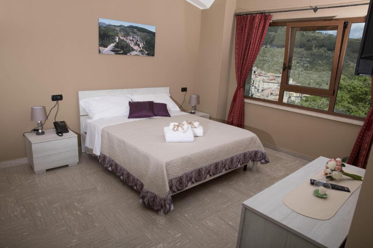 Divino Bistrot E Relais Hotel Lenola Exterior photo