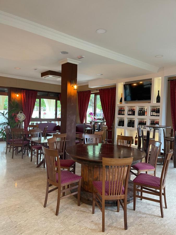 Divino Bistrot E Relais Hotel Lenola Exterior photo